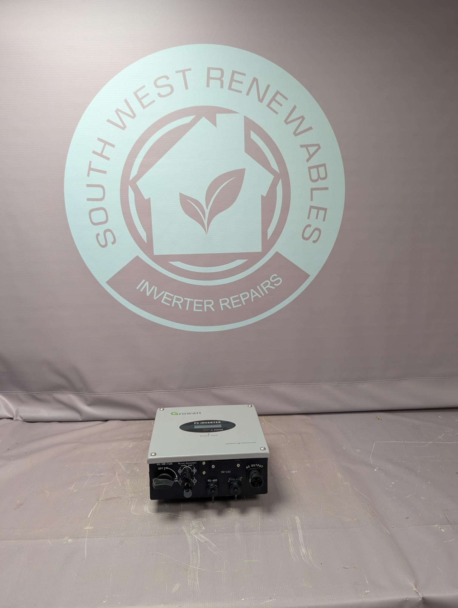 Growatt 2000-S 2 KW Solar PV Inverter 2000 Watts DC Isolator, Bare Unit Only