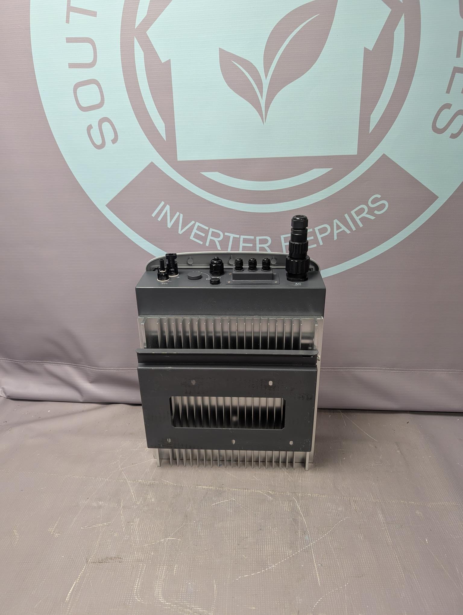 Sofar 1600 TL- Solar PV Inverter 1.5 KW - 1500 Watts with wall bracket and ac plug - Image 5