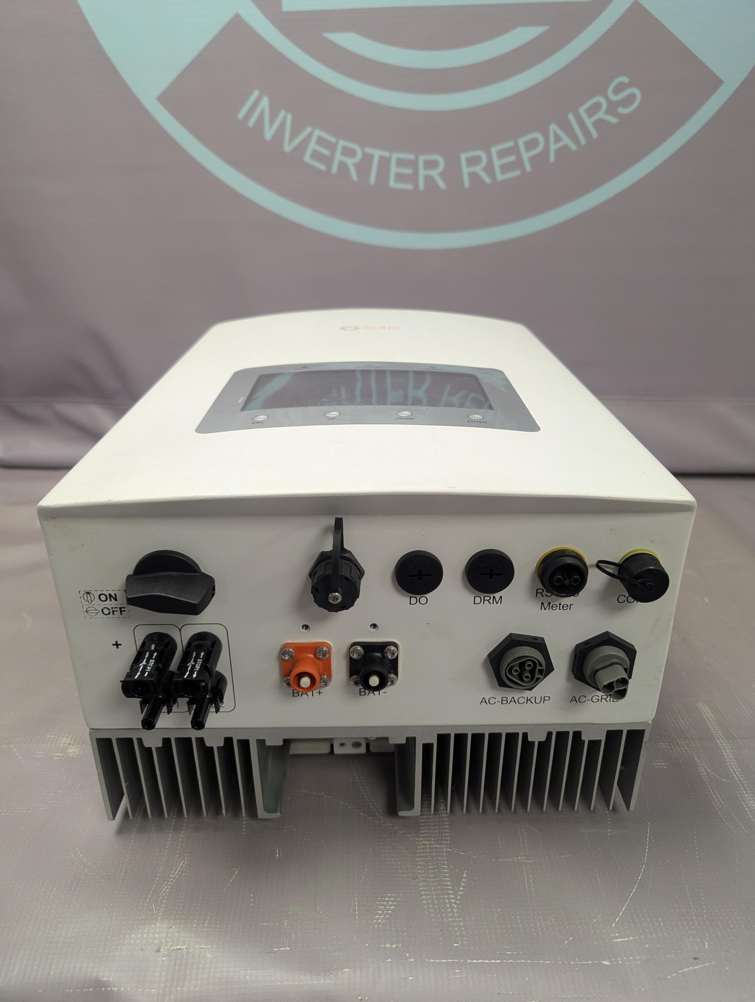 Solis S5-RH1P3.6K-48ES 3.6KW Hybrid Controller Inverter Battery storage Bare Unit - Image 2