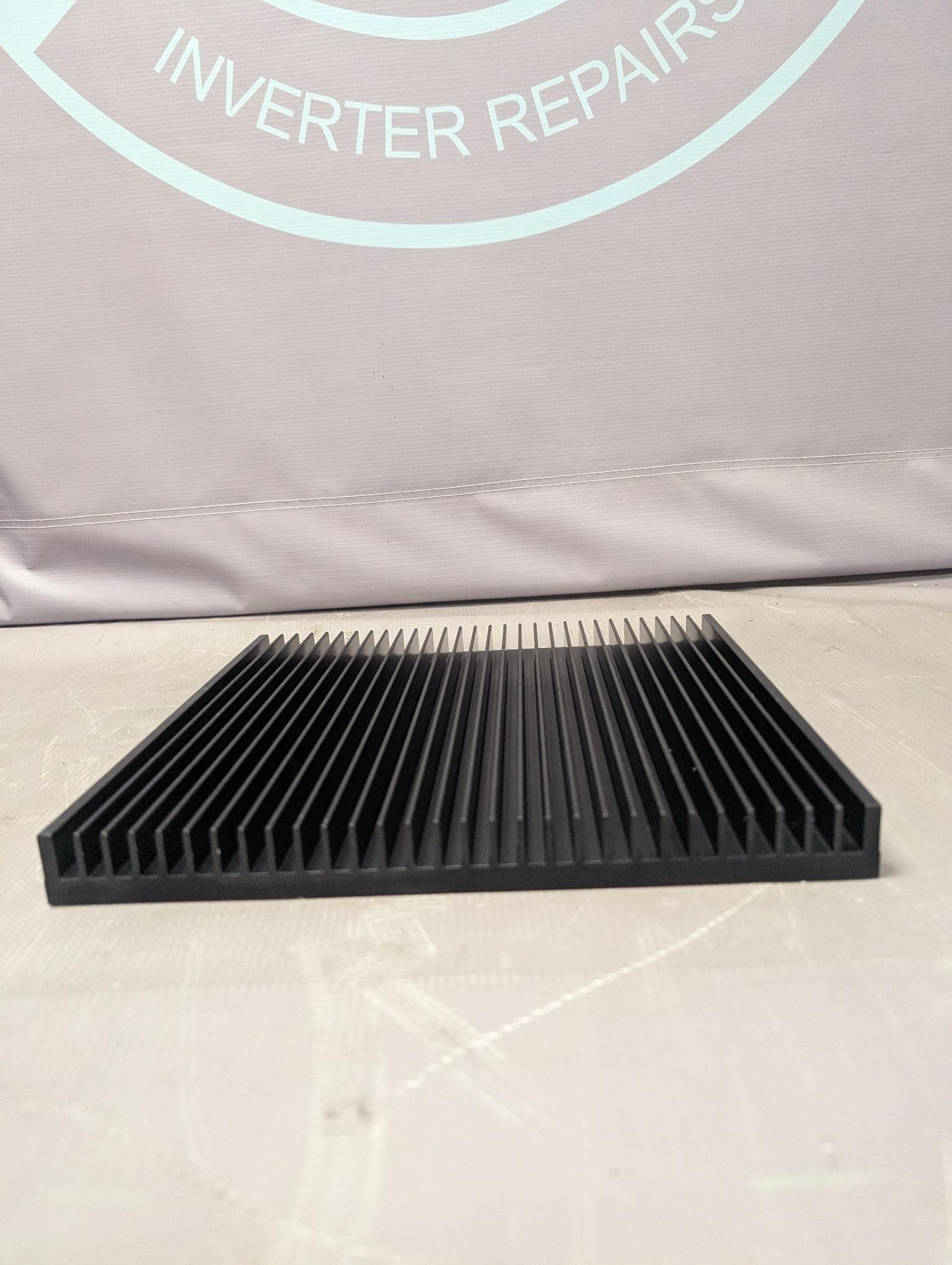 Large heatsink 300 x 295 x 28 mm