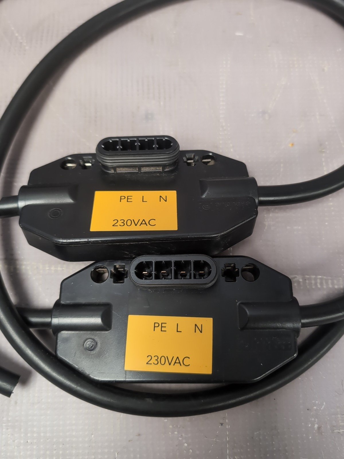 Enphase Micro Inverter AC Trunk Cable – 2 Socket Connector - South West ...