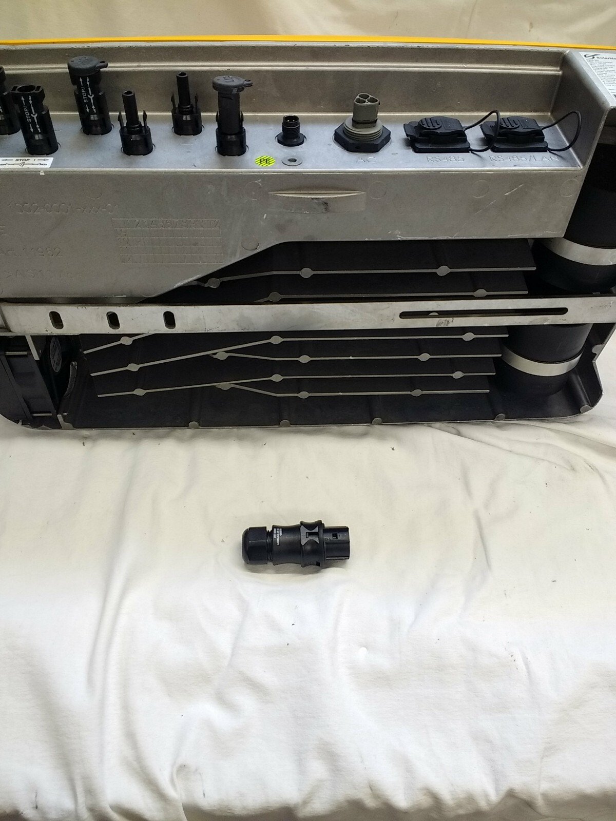 SolarMax 4200S 4.2kW Solar PV Inverter 230V Single Phase – AC Plug & Bracket - Image 7