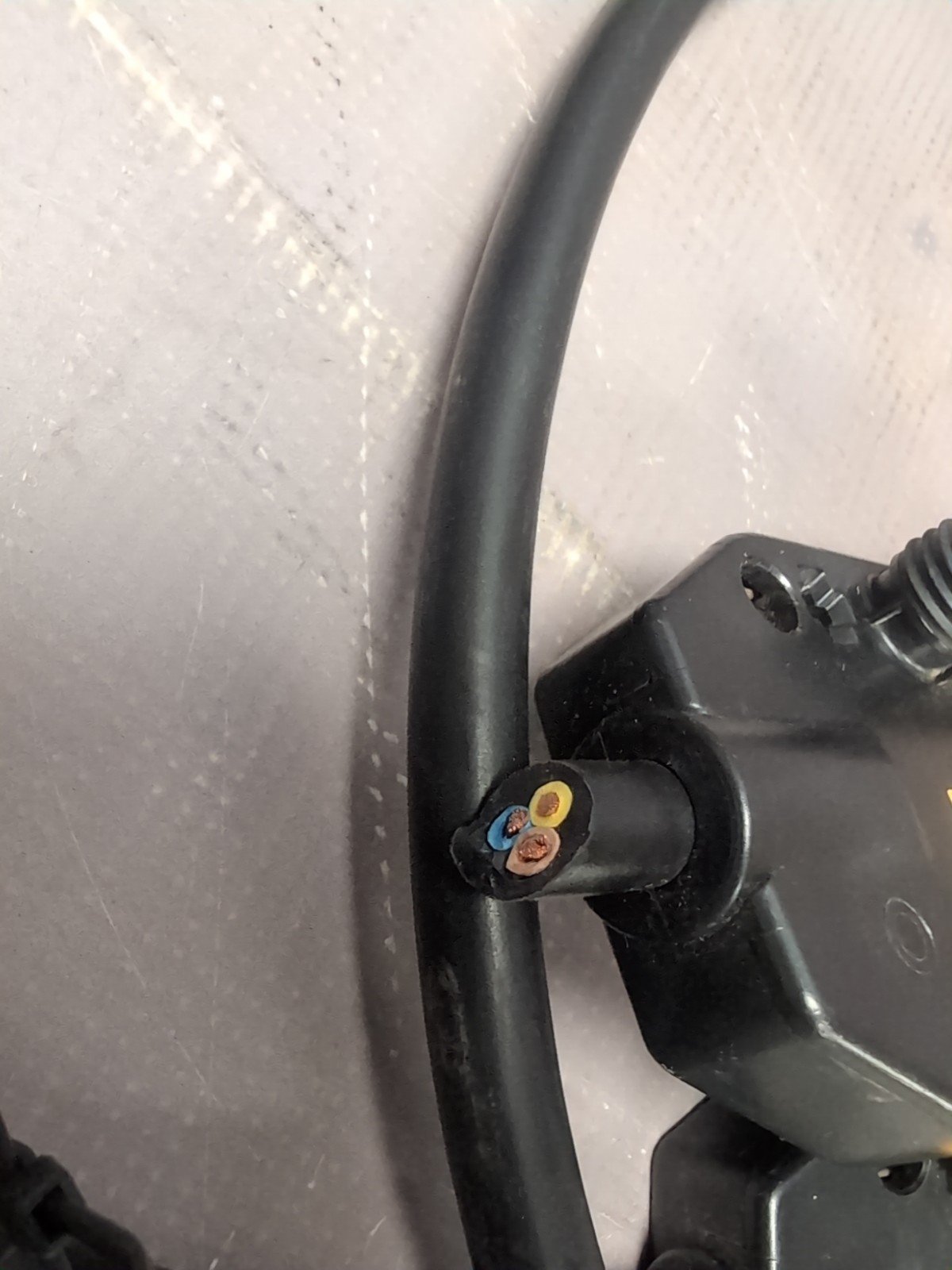 Enphase Micro Inverter AC Cable 4 Sockets - South West Renewables
