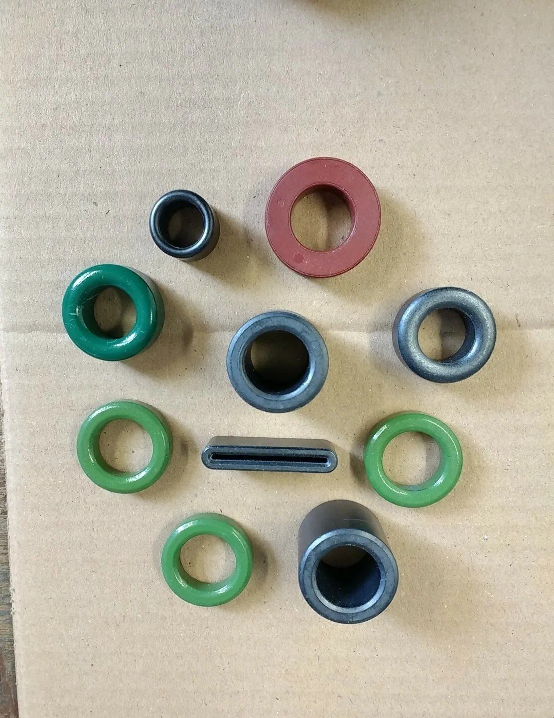 Assorted Ferrite Toroidal Cores (Pack of 10) – RF Noise Suppression / Ham Radio / EMI Filter - Image 2