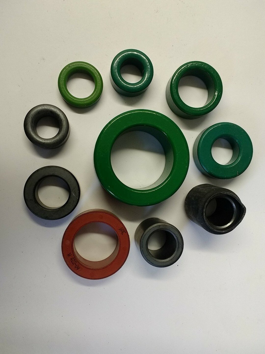 Assorted Ferrite Toroidal Cores (Pack of 10) – RF Noise Suppression / Ham Radio / EMI Filter - Image 4