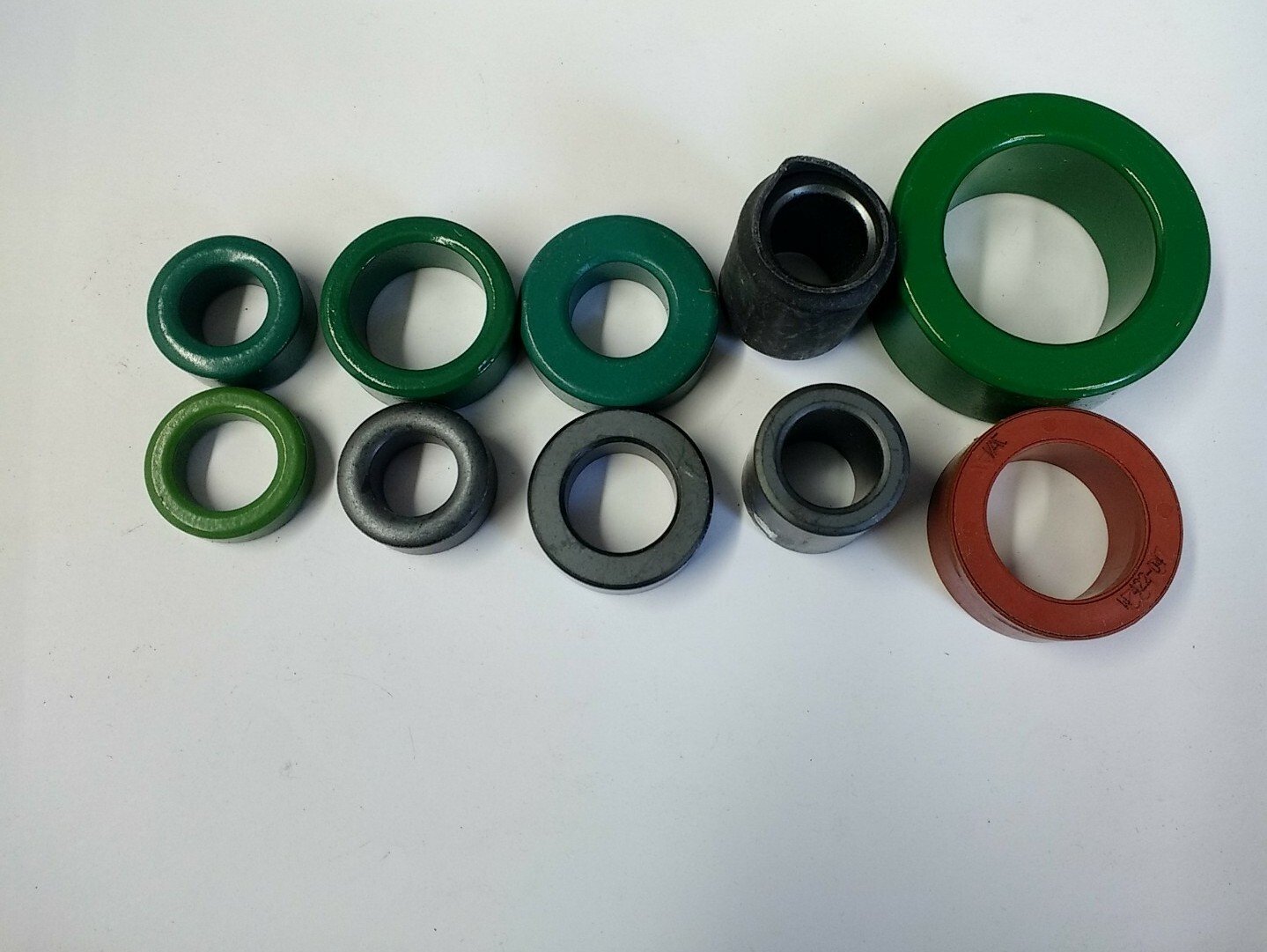 Assorted Ferrite Toroidal Cores (Pack of 10) – RF Noise Suppression / Ham Radio / EMI Filter - Image 7