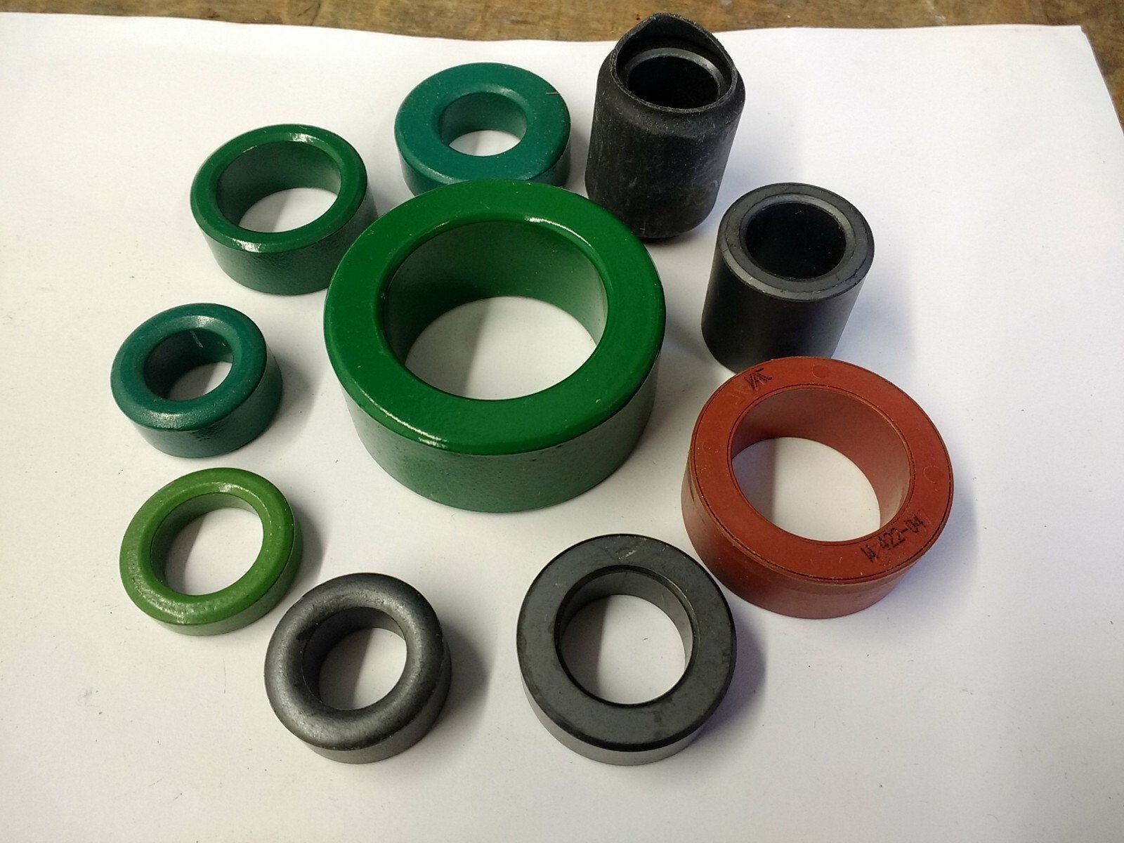 Assorted Ferrite Toroidal Cores (Pack of 10) – RF Noise Suppression / Ham Radio / EMI Filter - Image 9
