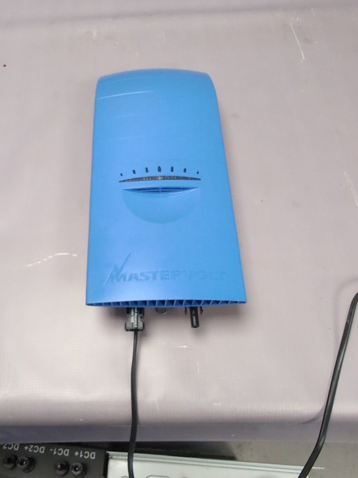 Mastervolt Soladin 600 600W Grid-Tie Solar PV Inverter 230V - Image 4